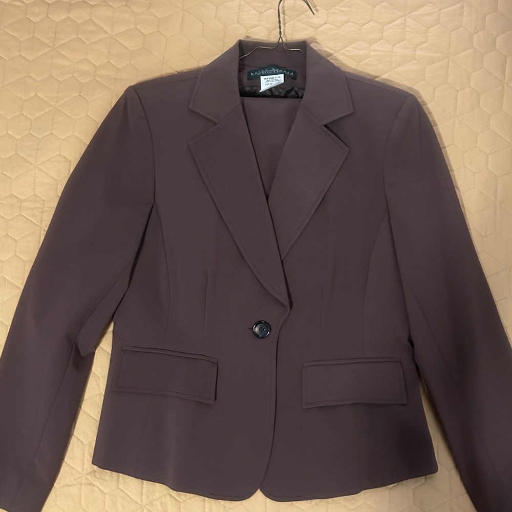 Sophisticated Harve Bernard Women's Brown Suit Blazer and skirt
